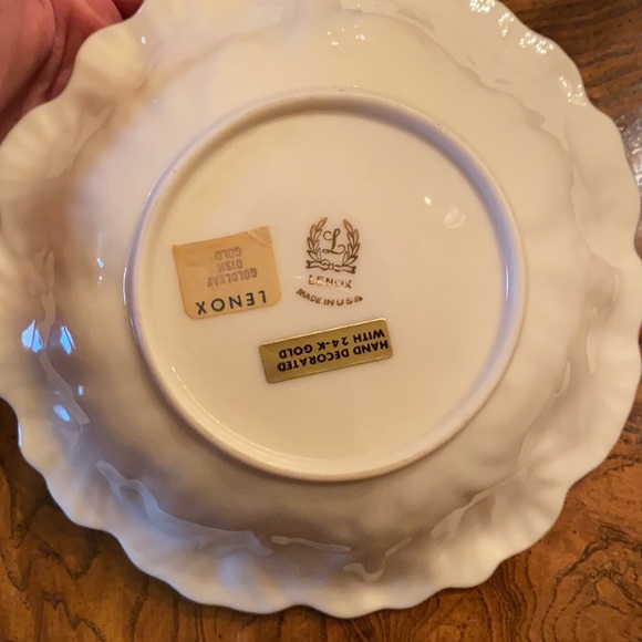 Lenox Fine China 24k Hand Painted Round Leaf form Dish - Picture 6 of 8